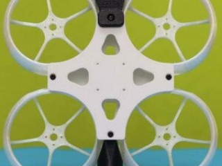 Plaque arrière du drone imprimable 3D Racewhoop, imprimée par Firstquadcopter.com