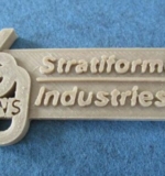 Logo porté clé stratiforme industries 60 ans en Nanovia PLA Lin